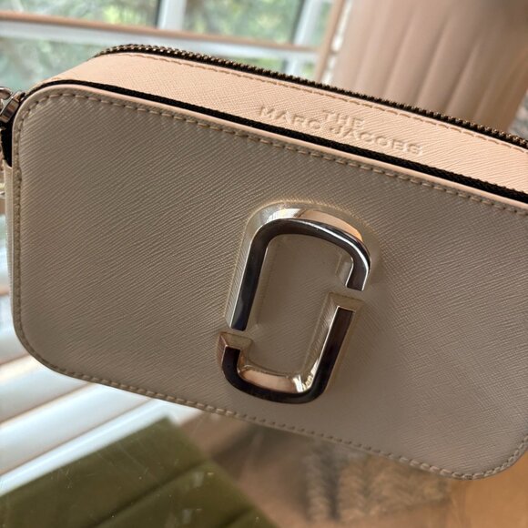 Marc Jacobs Snapshot Moon White Crossbody Bag with Silver Hardware Excellent - Picture 2 of 4